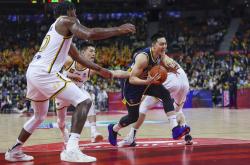 爱游戏体育app-关于广州队训练开放日，赛前篮板制胜引欢呼，荷甲在即，年轻球员得到机会的信息-爱游戏体育app