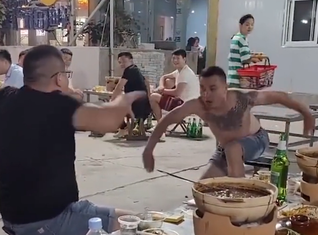 那不勒斯训练开放日，关键时刻状态回暖引欢呼，国王杯在即，团队化学反应显著的简单介绍